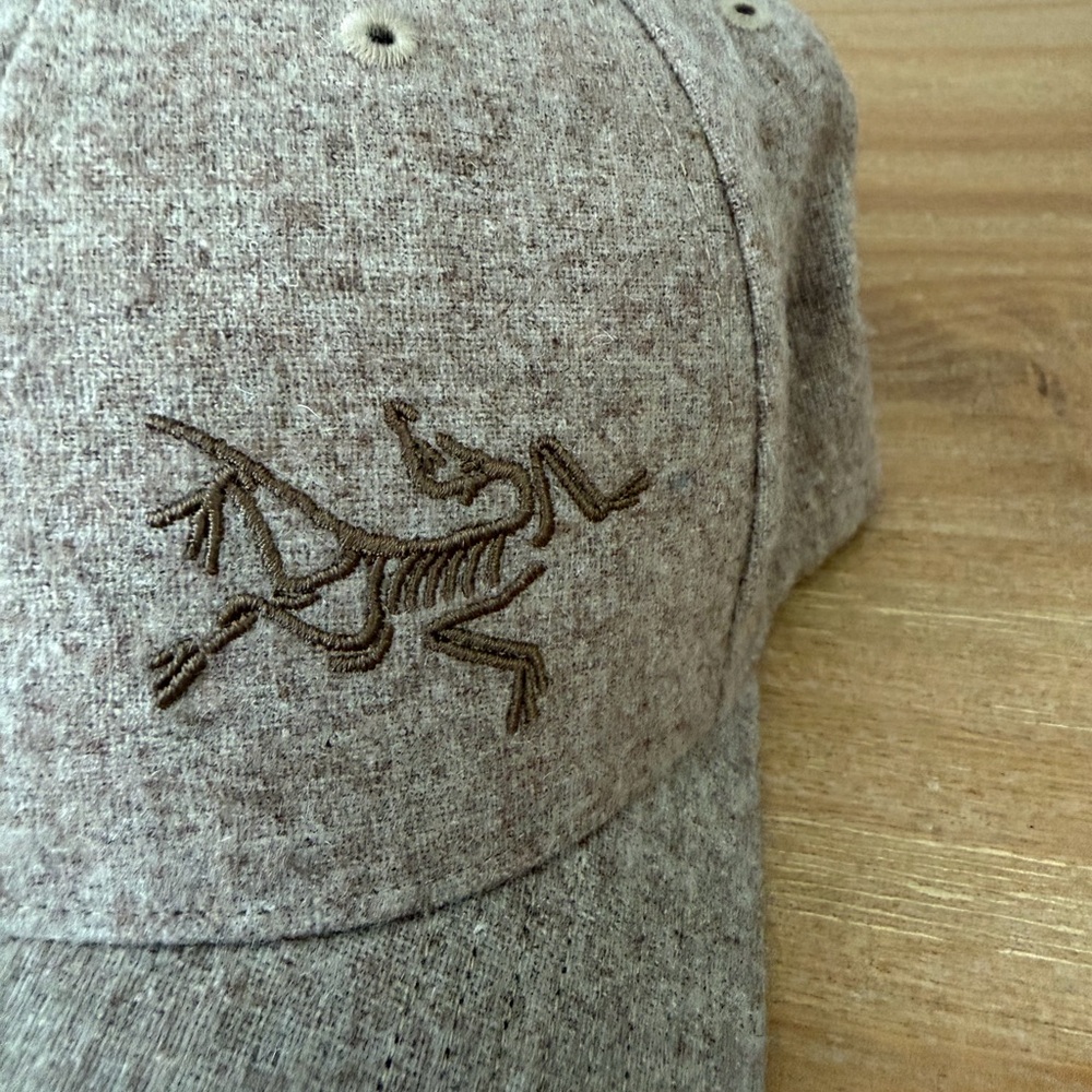 Arc’teryx Dark Beige Wool Blend Ball Cap Fitted. Like New. Excellent Condition. - Picture 2 of 7